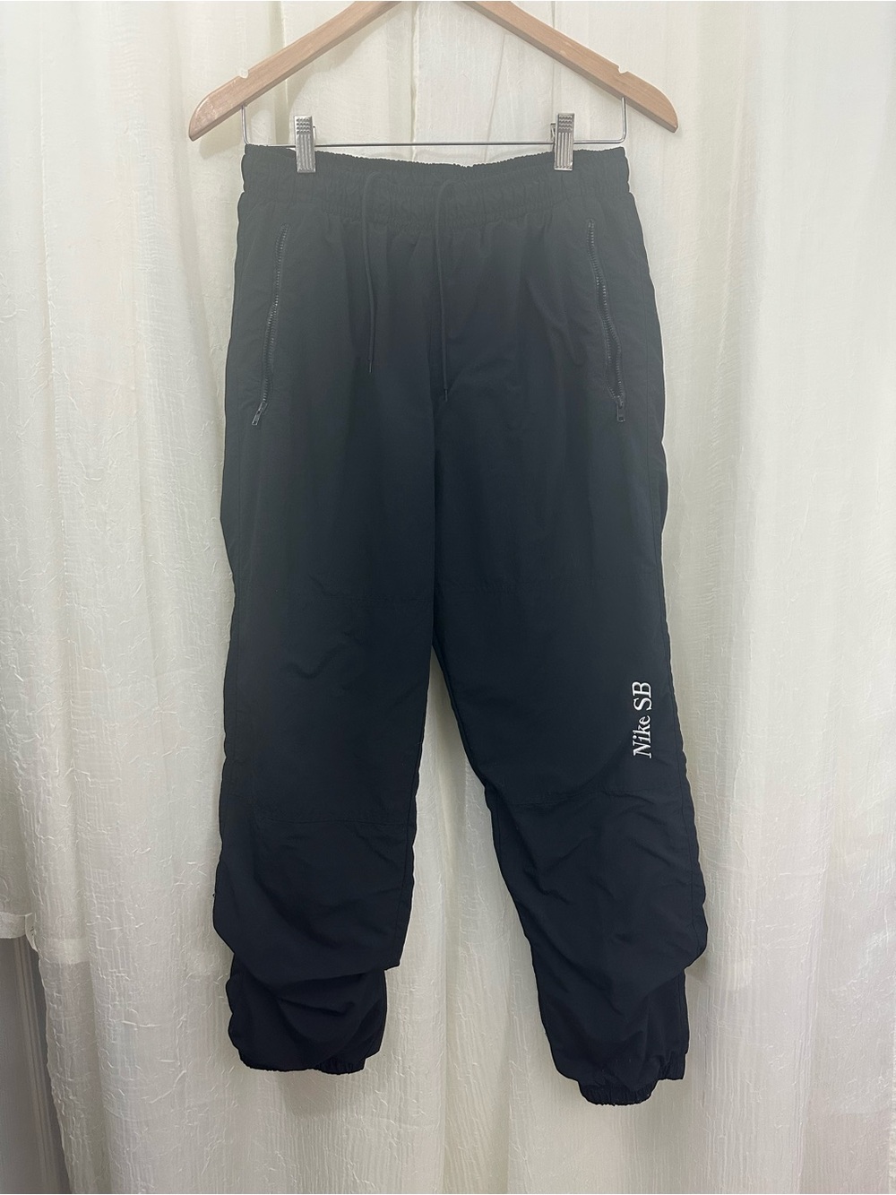 Nike SB Women’s Black Jogger Pants Size S Regular Fit Elastic Waist Zip Pockets